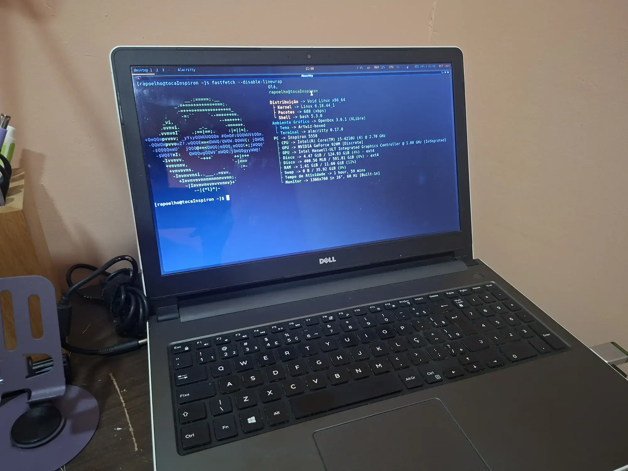 Meu velho Inspiron 5558 rodando o Void Linux com o Openbox. E XLibre incluso.