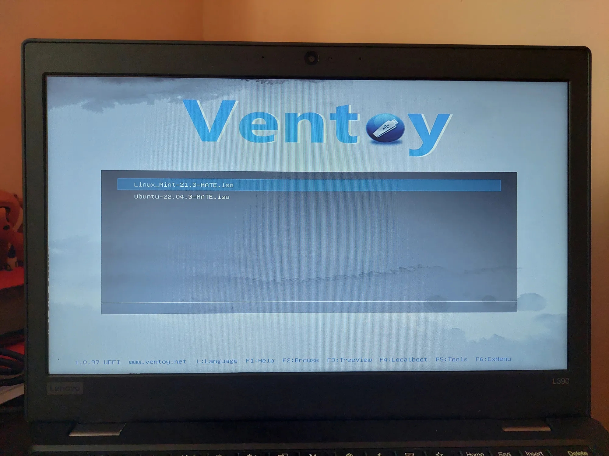 Menu de Boot do Ventoy com as imagens de disco que você copiou para o Pendrive.